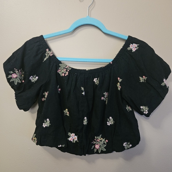 American Eagle Outfitters Tops - American Eagle Outfitters Women's Size XS Black Embroided Floral Crop Top Cotton